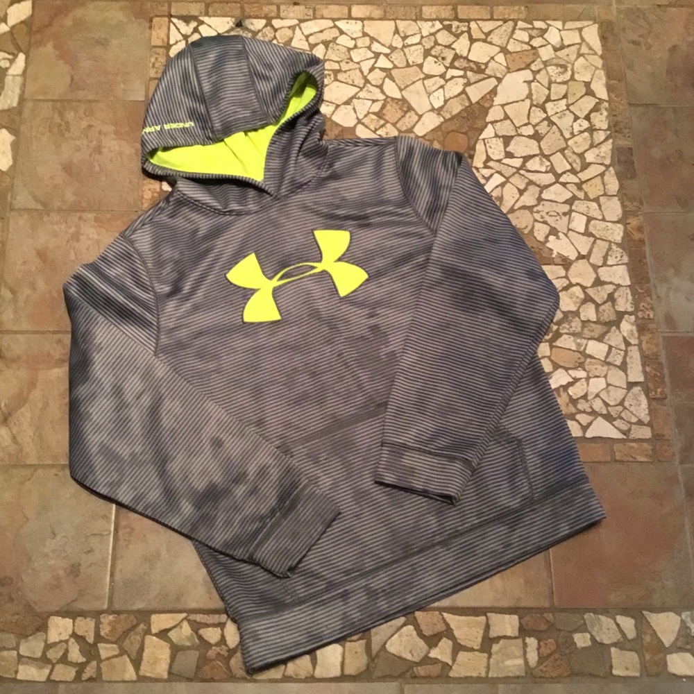 Boys UA hoodie size large