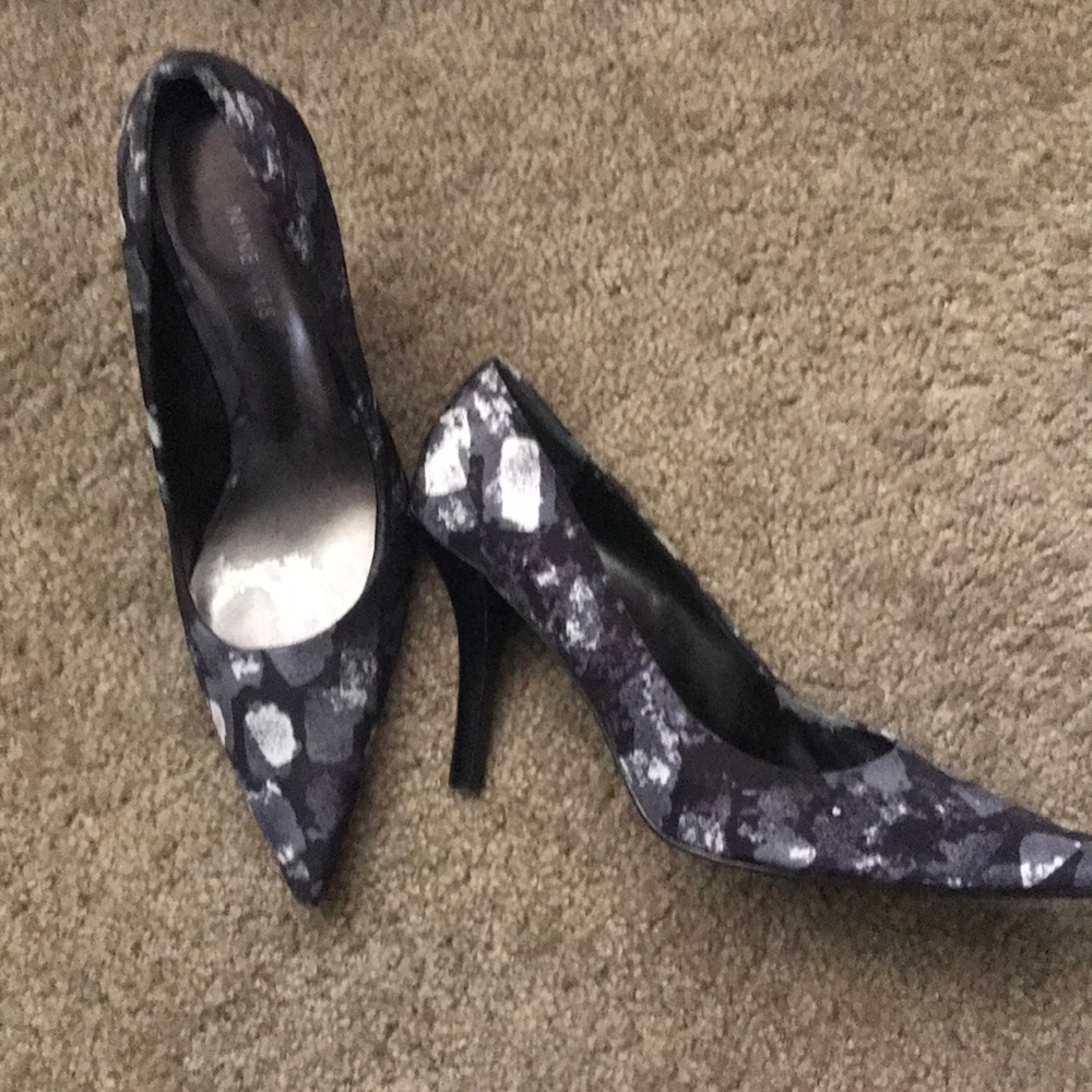 Nine West pointed toe pumps