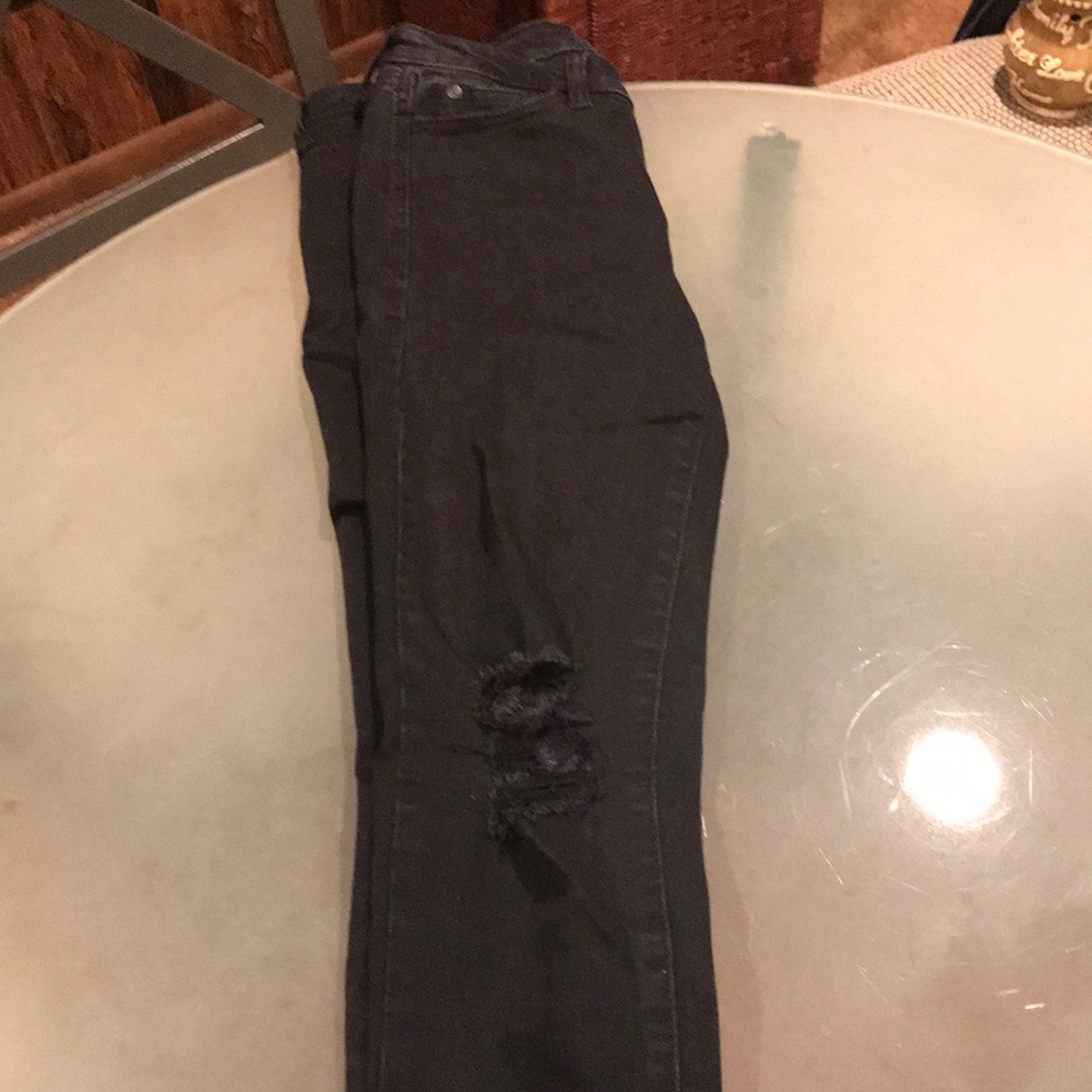 Celebrity pink size 3 skinny distressed jeans