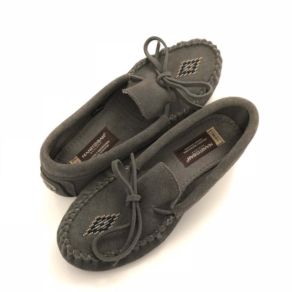 🎈SOLD II MANITOBAH || Beaded Moccasin - Picture 2 of 3