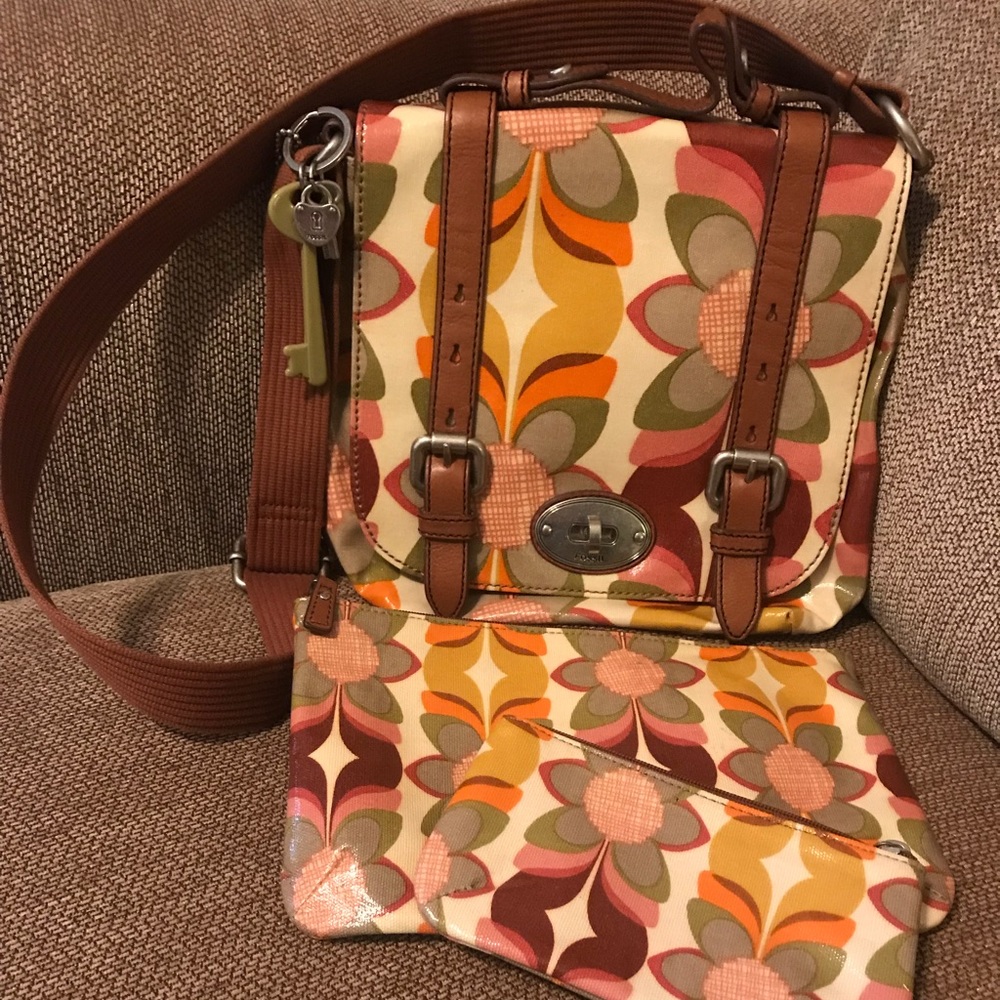 Fossil Key Per Crossbody