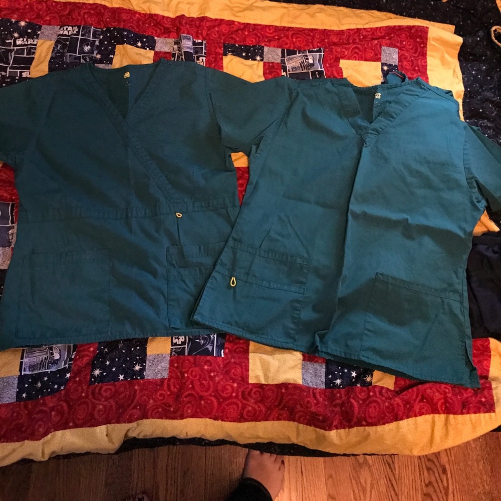 Two wonderwink scrub tops hunter green size M