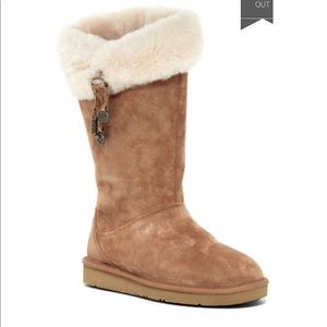 NEVER BEEN USED UGG with Plumdale Charm