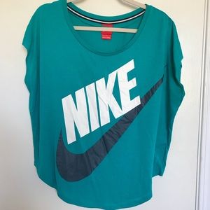 • n i k e • t e e •