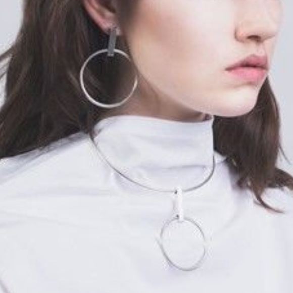 NEW Minimalist Brass Hoop Earrings Gold/Silver - Picture 4 of 5