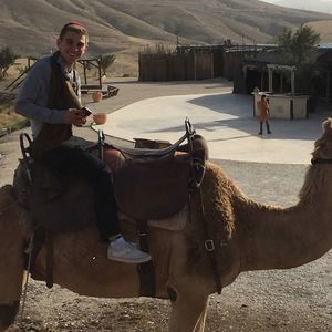 Meet your Posher, Zev