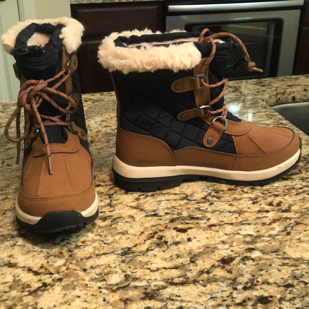 Bearpaw Size 7 Waterproof Winter Boots