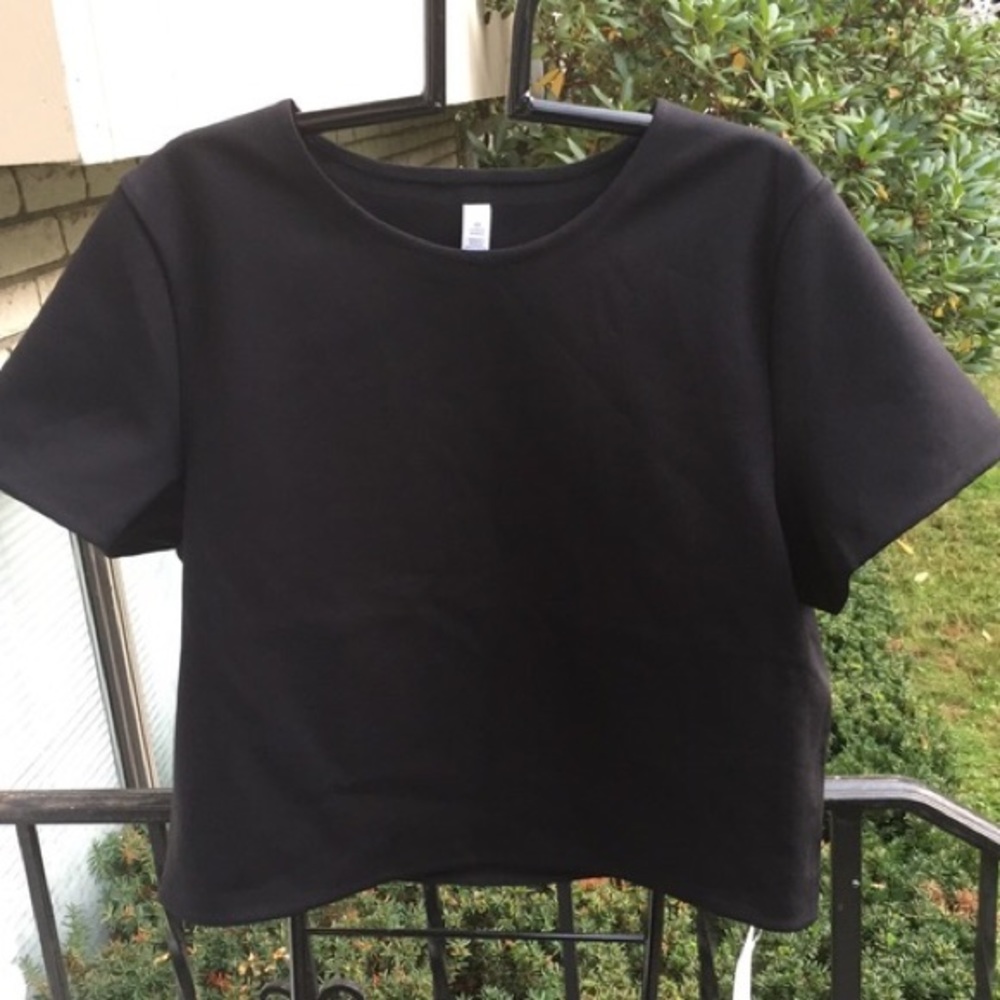 NWT Lululemon Shaped SS Size 8 Black