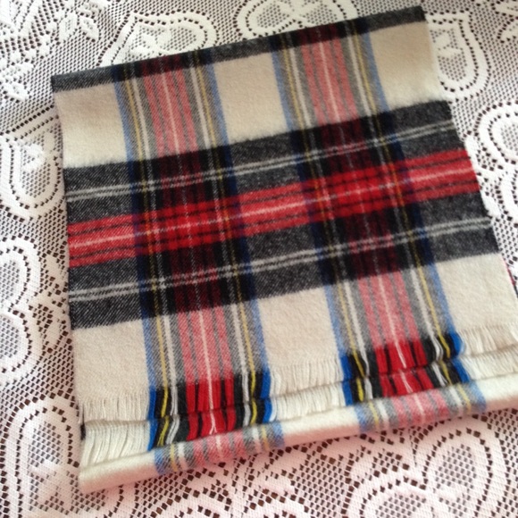 Warm Red Plaid Scarf - Picture 3 of 3