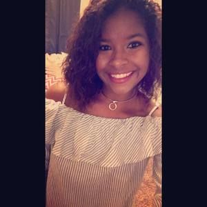 Meet your Posher, Alexis