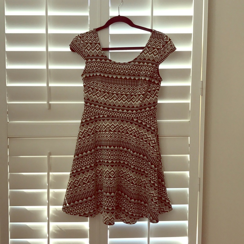 Sweet black-and-white print dress