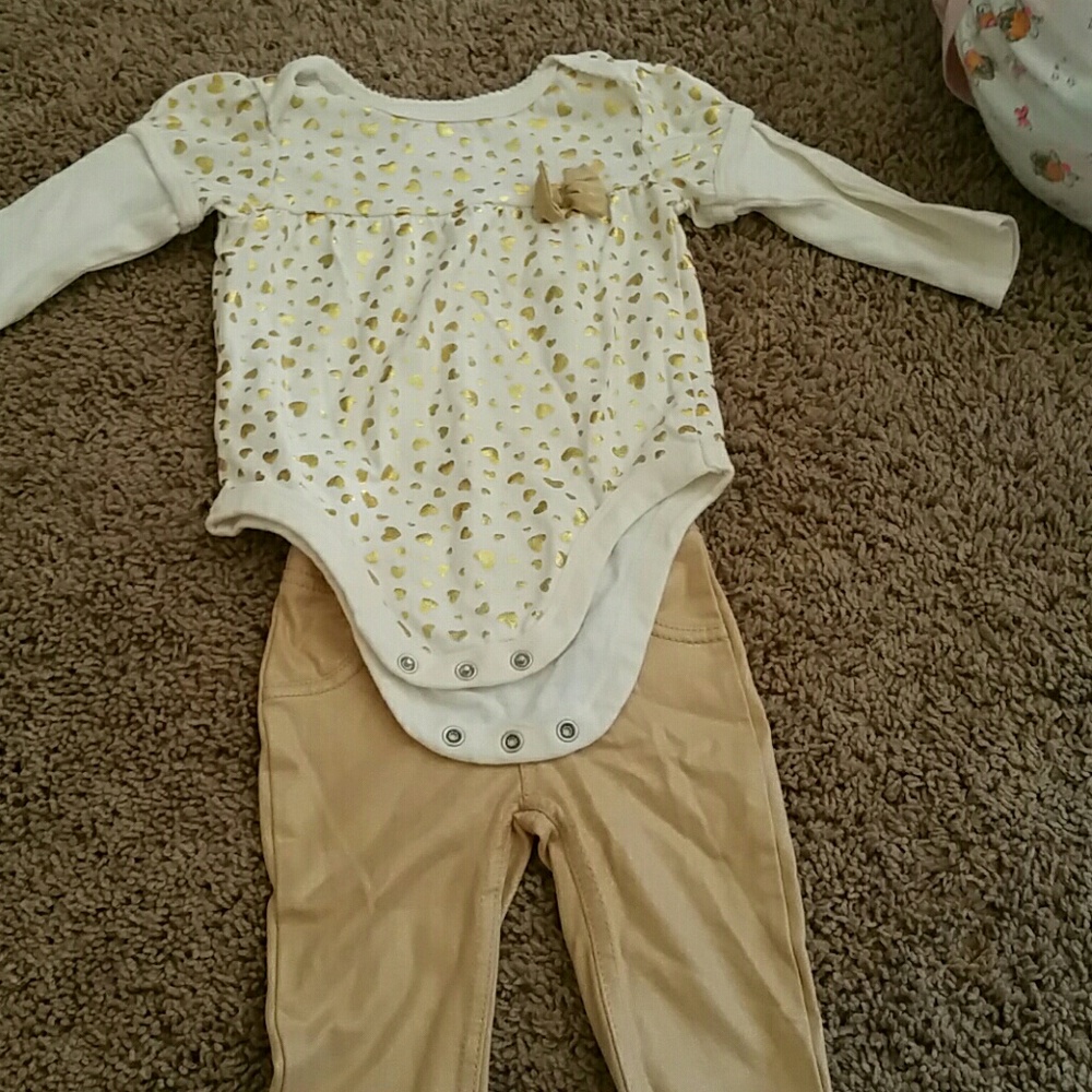Assorted clothing for baby girl. 8 pieces for $10