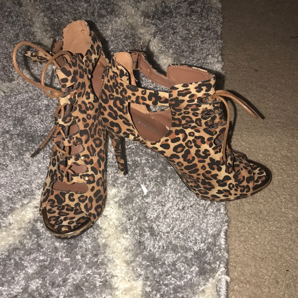 Shoe (Leopard print)