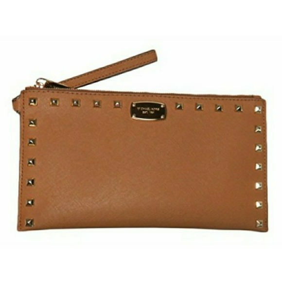 Michael Kors Handbags - 🚨FLASH SALE!! FINAL!🚨 NWT MK STUDDED ZIP CLUTCH