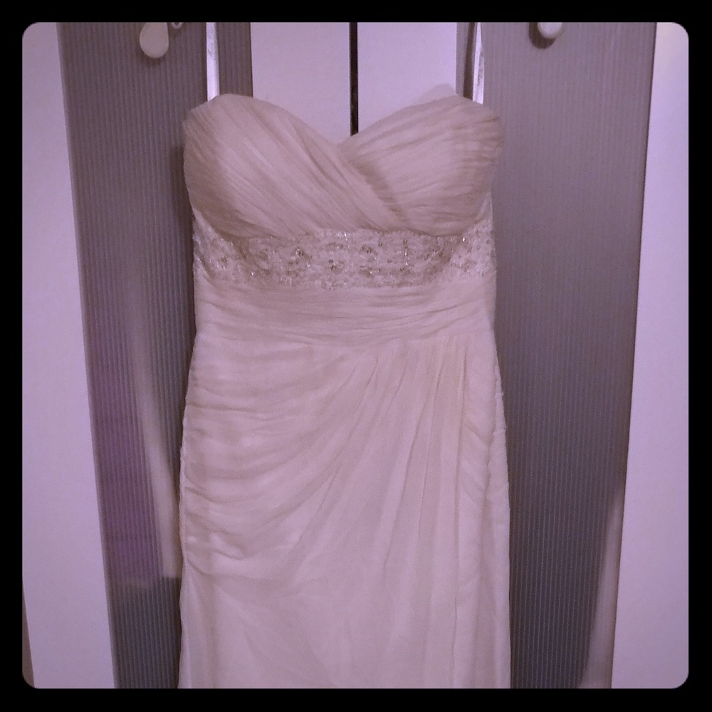 Never Worn strapless wedding dress sz 8