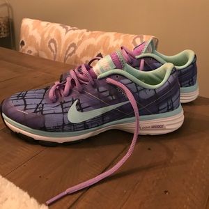 Nike Dual Fusion sneakers