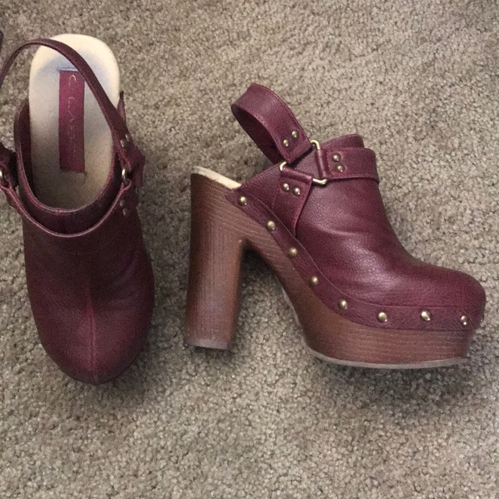 High heel leather clogs