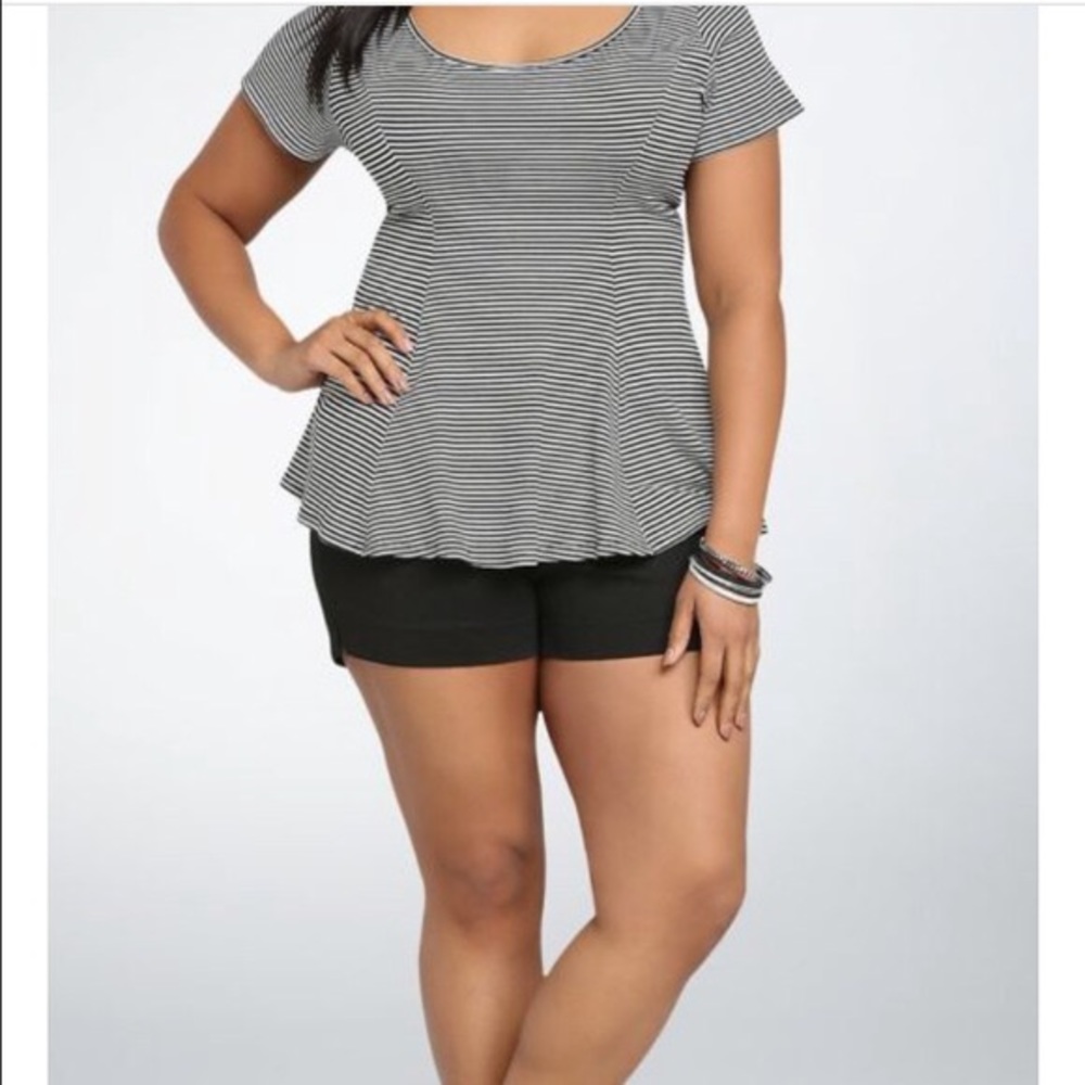 Torrid Sz 1 black and white stripe peplum
