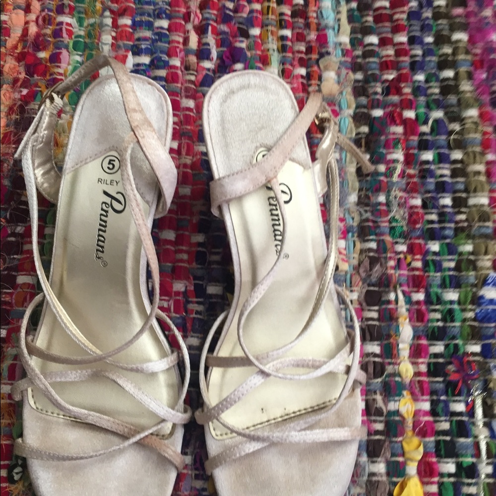Gently used once for a weeding they are perfect . - Picture 2 of 2