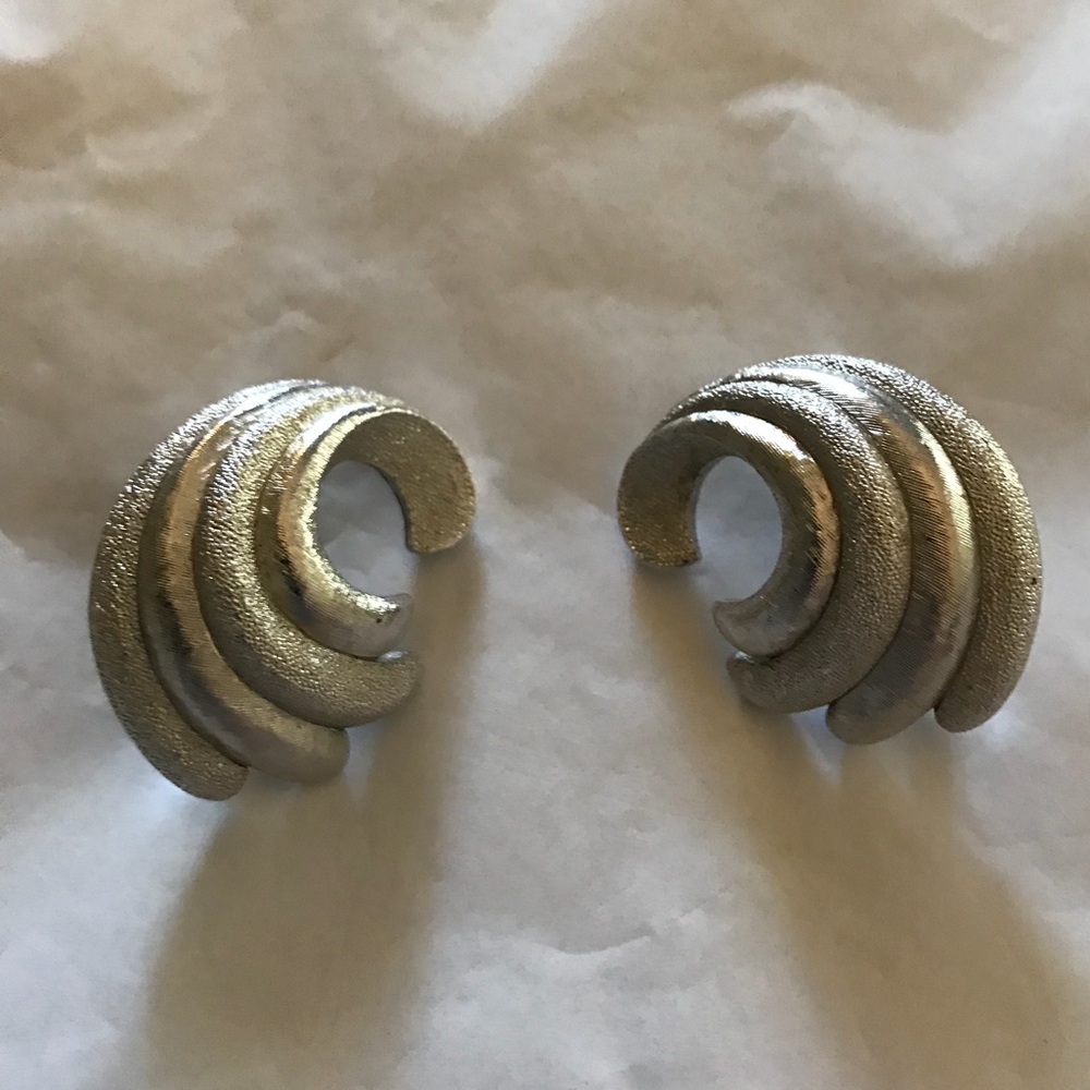 Vintage Tifari Swirl Clip Earrings