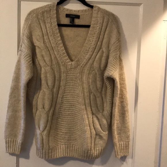 Oversized chunky cable knit sweater - Picture 1 of 3