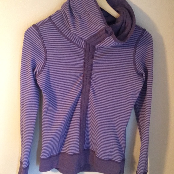 Lululemon 🍋reversible in a cinch sweater - Picture 4 of 6