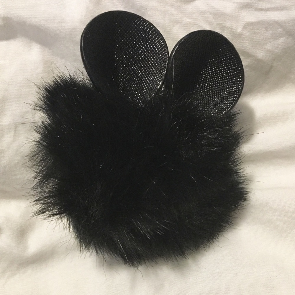 Pom pom keychain with ears 💗🎁🐭