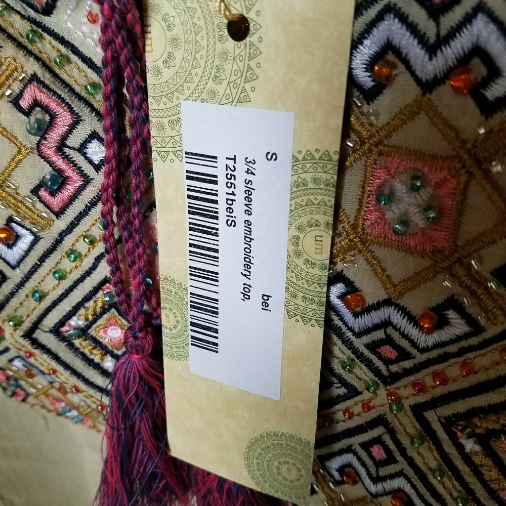 Embroidered blouse - Picture 4 of 4