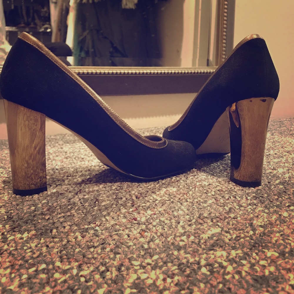 ⚡️HOST PICK⚡️Cole Haan Suede Pumps w/ Gold Heel