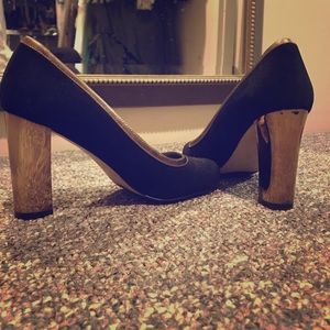 ⚡️HOST PICK⚡️Cole Haan Suede Pumps w/ Gold Heel