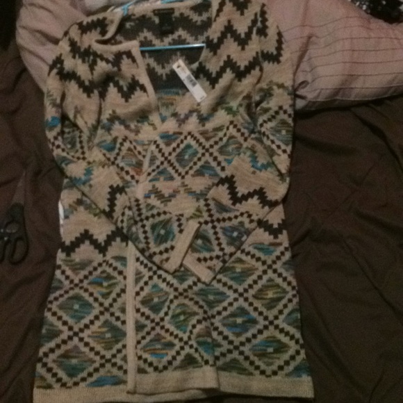 Sweater - Picture 3 of 3