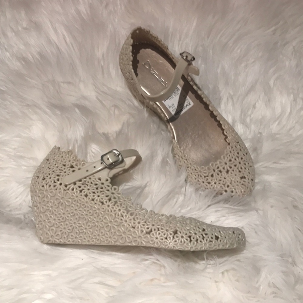 Brand new comfy wedge, round toe, flower pattern