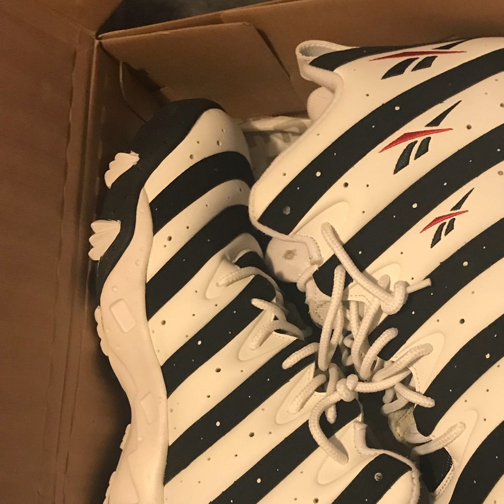 Reebok “Big Hurt” retro sneakers