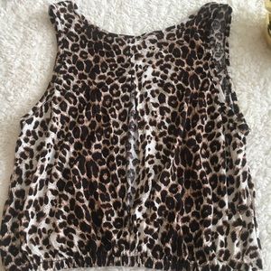 Crop sleeveless cheetah print top