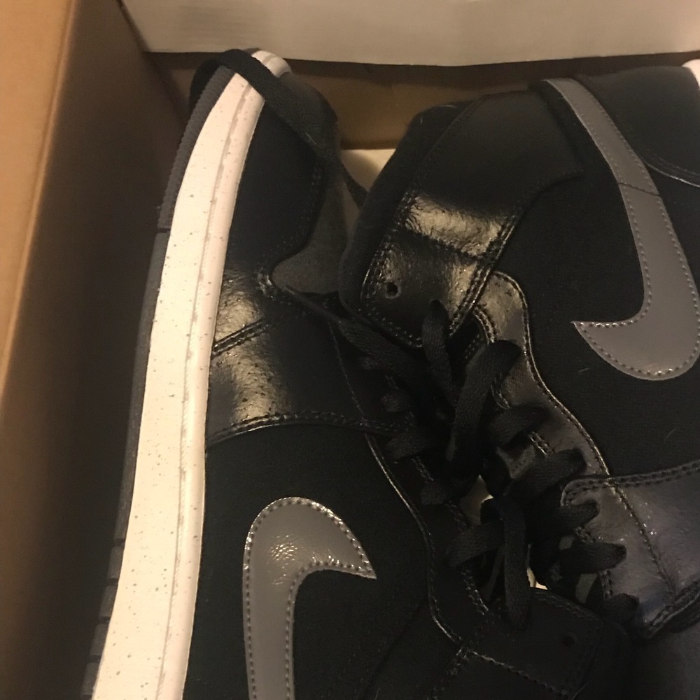 Jordan 1 Mid Premium
