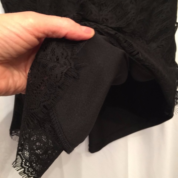 🆕 BLACK LACED TANK TOP with LINING - Picture 4 of 6