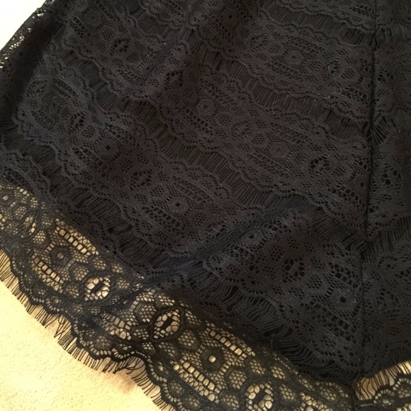 🆕 BLACK LACED TANK TOP with LINING - Picture 3 of 6