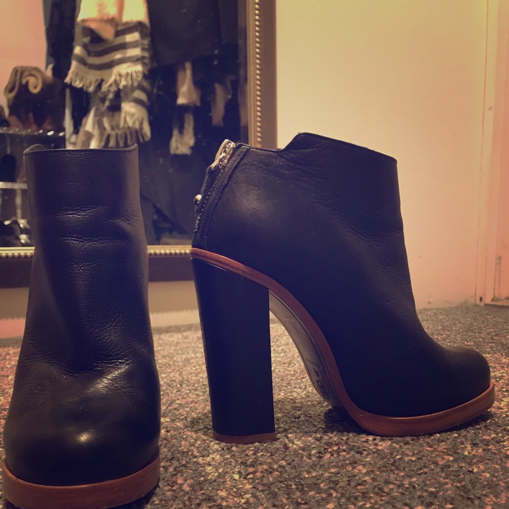 Dolce Vita Ankle Booties {8 1/2}
