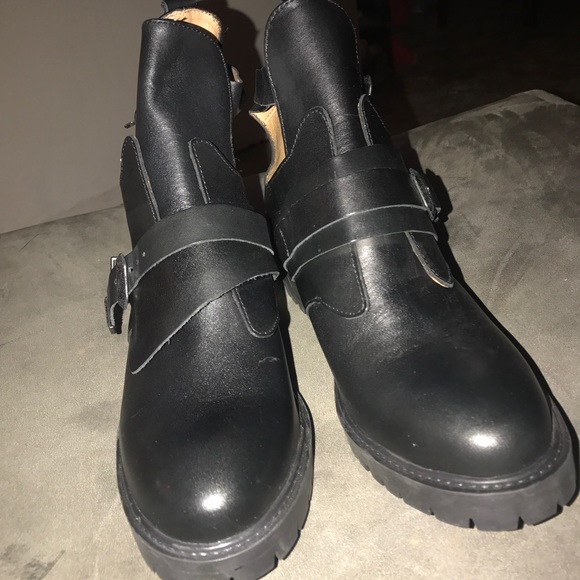 Zara Womans Leather Ankle Cutout Boot - Picture 2 of 7
