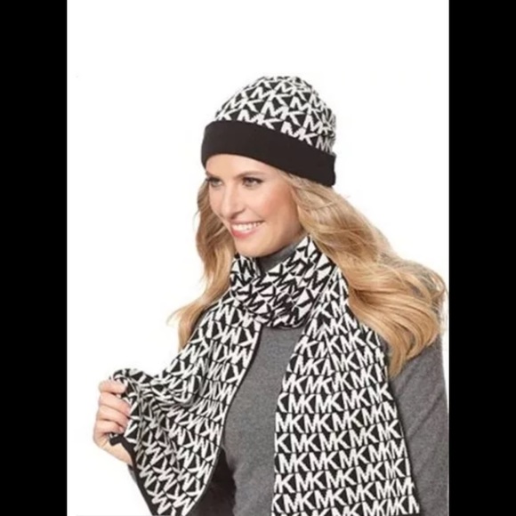 MICHAEL KORS Scarf Hat 2Pc Set Logo Black