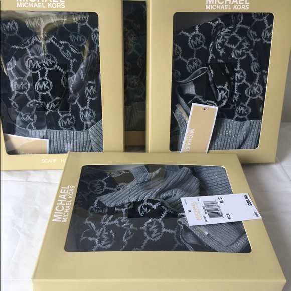 MICHAEL KORS Scarf Hat 2Pc Set Logo Black
