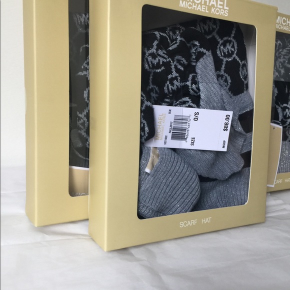 MICHAEL KORS Scarf Hat 2Pc Set Logo Black main image 4