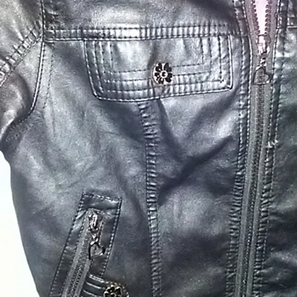 Girls ruffle faux leather jacket - Picture 2 of 4