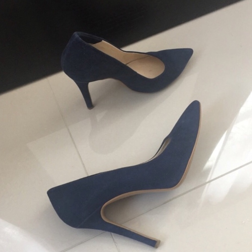 Suede pointy toe pumps