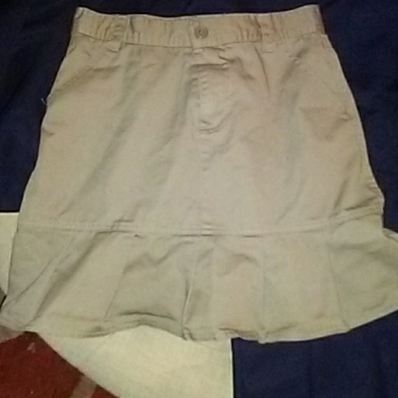 Girls uniform skirts - Picture 3 of 3