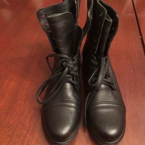 Steve Madden Troopa Black 7 1/2 worm 1x