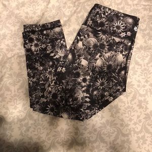 Floral Printed Lululemon Crop. Size 4