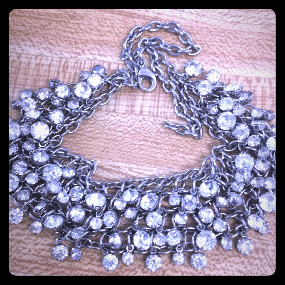 Fashion silver and diamond necklace