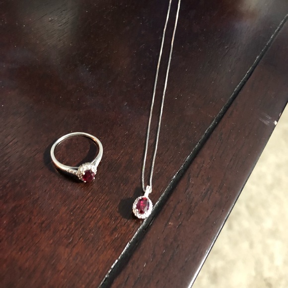 Necklace and ring - Picture 2 of 3