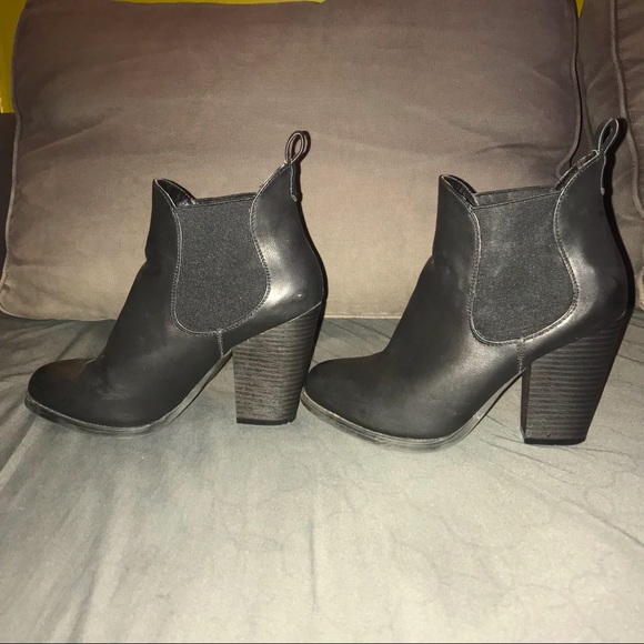 Black heel booties - Picture 2 of 7